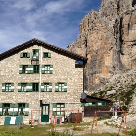 Il cupo Rifugio Brentei mt 218